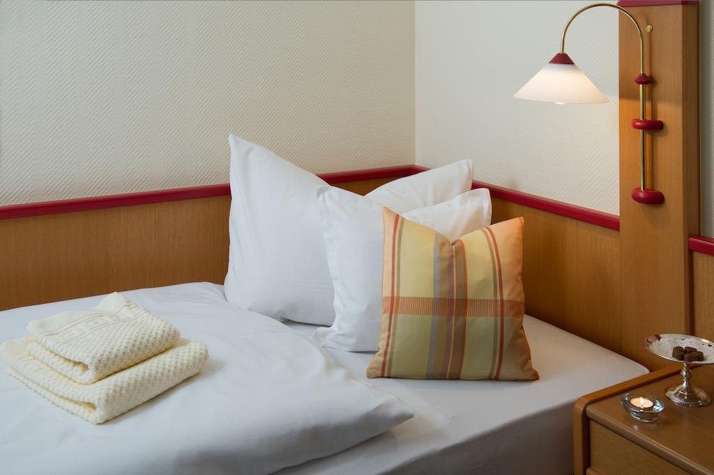 Hotel Riedenburg Bad Fussing Ruang foto